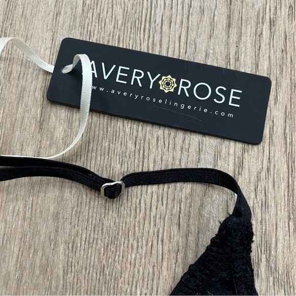 $98 NWT Avery Rose Medium June Black Bra Halter T-back Italian Lace 32-36 C/D - Picture 6 of 6